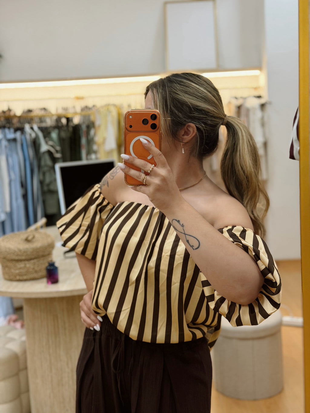 Top EMÍLIA